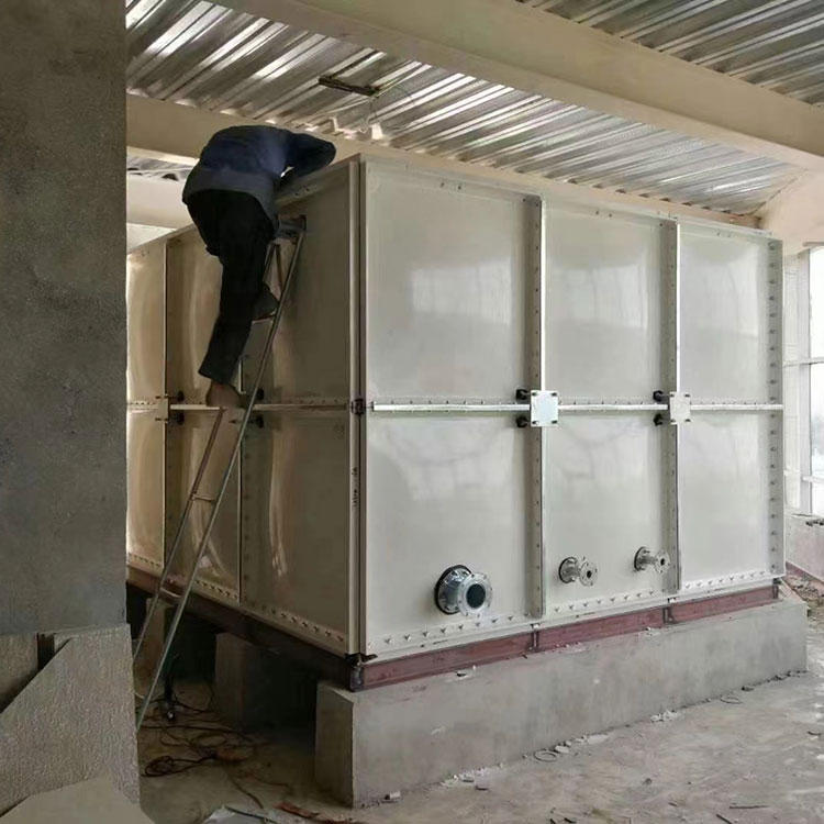 FRP-isolatiewatertank